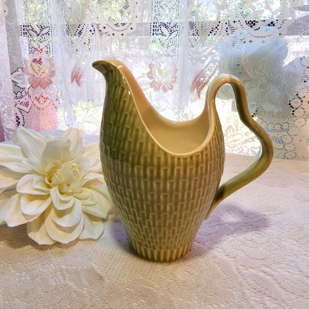 Red Wing Pottery “Capistrano”, USA, Vintage creamer bowl